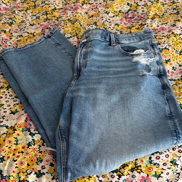 American Eagle Outfitters Relaxed Distressed Light Blue Jeans - Picture 4 of 4